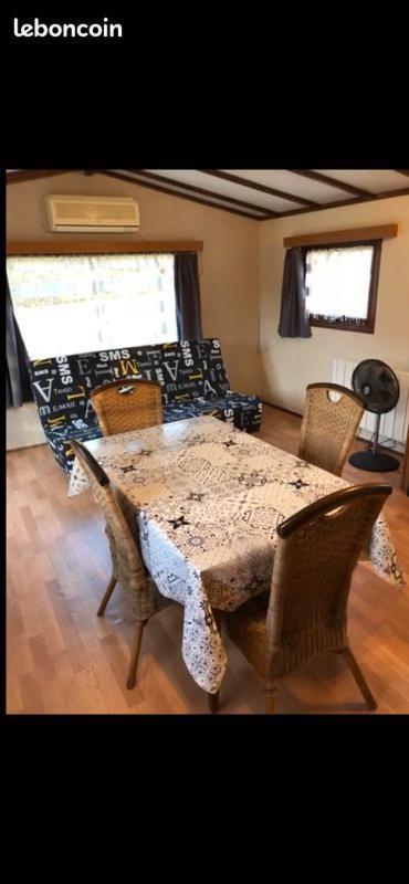 Готель Chalet Lola Saint-Michel  Екстер'єр фото