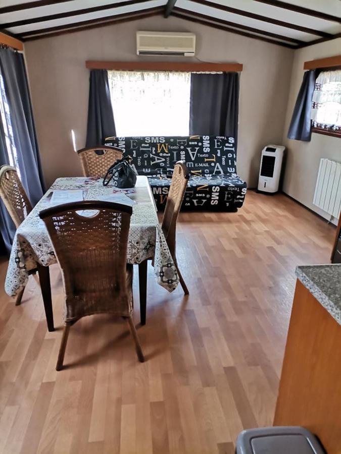 Готель Chalet Lola Saint-Michel  Екстер'єр фото