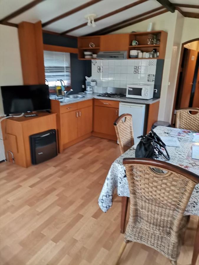 Готель Chalet Lola Saint-Michel  Екстер'єр фото